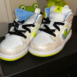 Jordan 1 mids size 7C